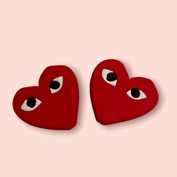 CDG Croc Charm / Jibbitz (Black Heart w/ Eyes) 2x - Picture 2 of 3